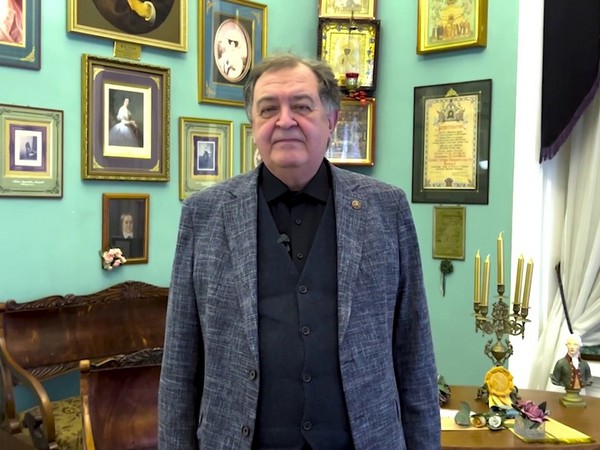 Поздравление женщин с Международным женским днём от председателя «Фонда защиты детей» Дмитрия Лиханова